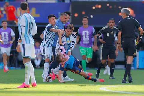 عقوبات متوقعة على الأرجنتين.. فيفا يحقق في معارك نهائي كأس العالم
